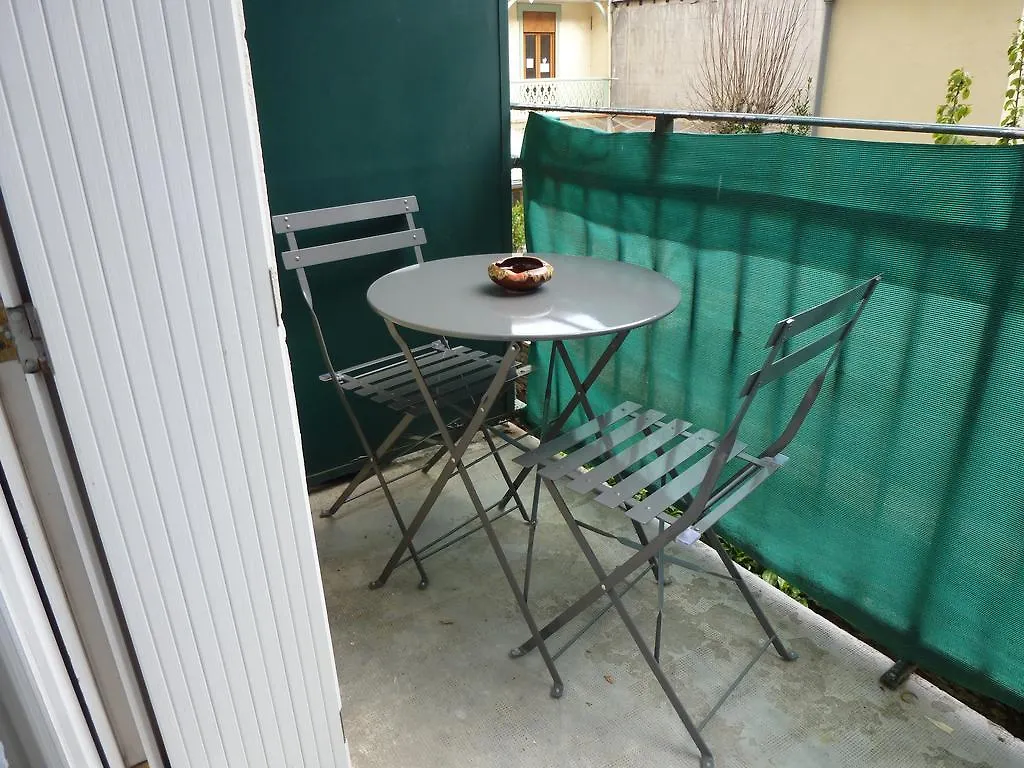 Studio Meuble Bagneres-de-Luchon Апартаменты